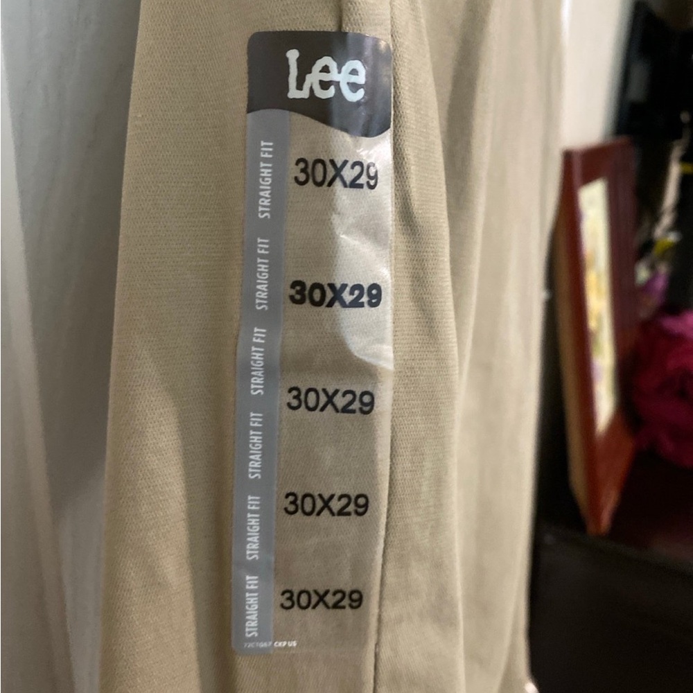 Lee - Picture 7 of 9